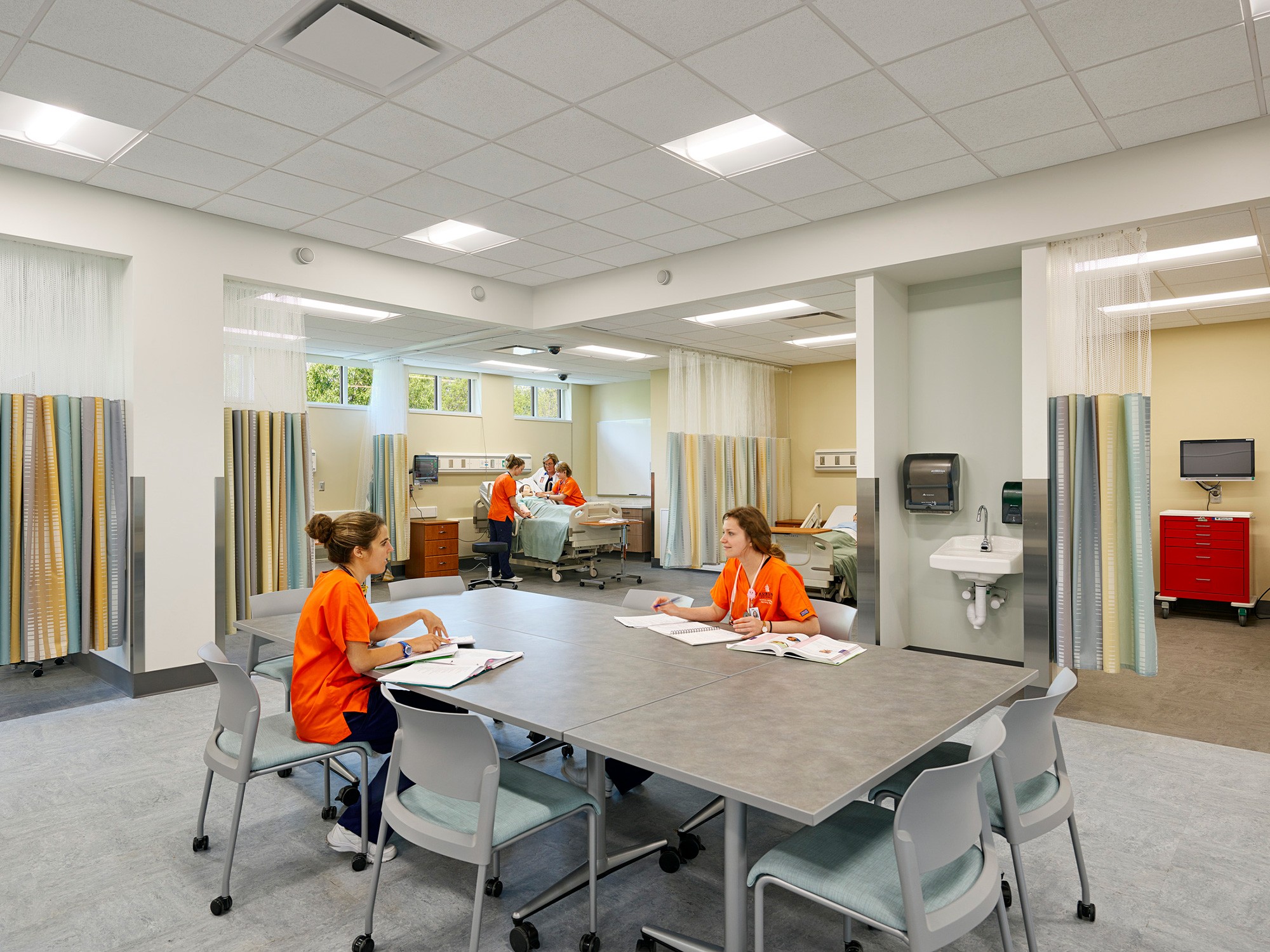 Flexible furniture in a skills lab learning station