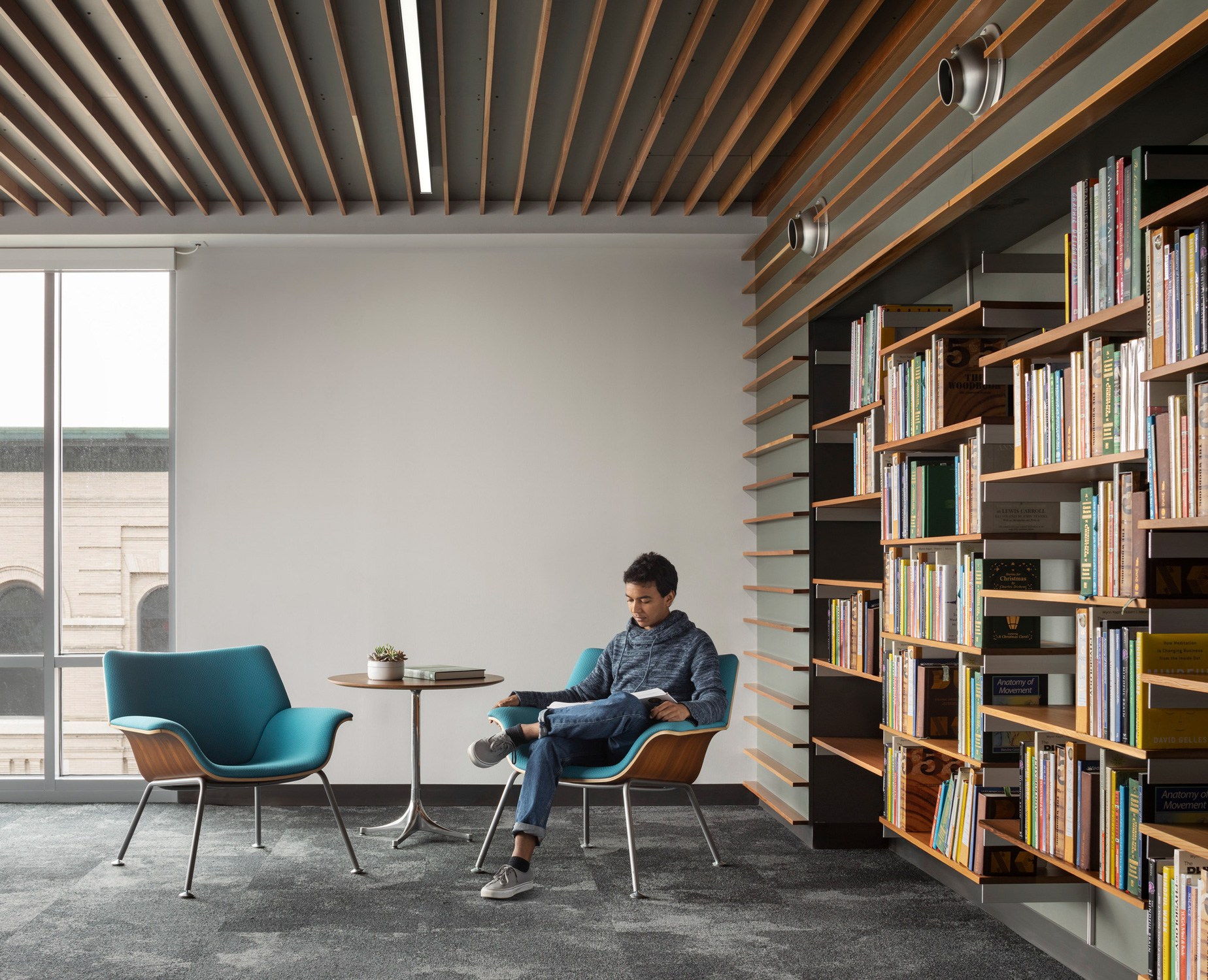 Reading area on the 5th Floor in Alfond Commons at Colby College