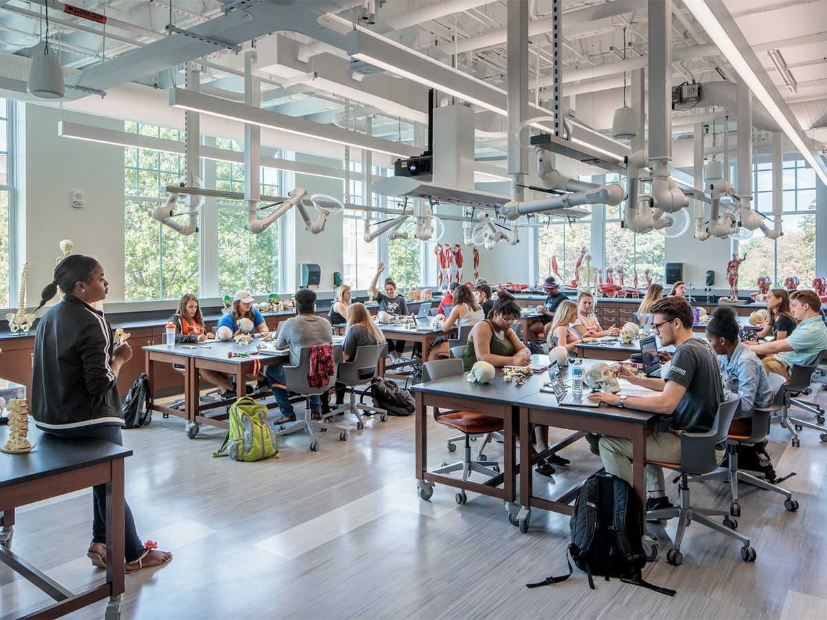 Flexible, open lab in the STEM academic building