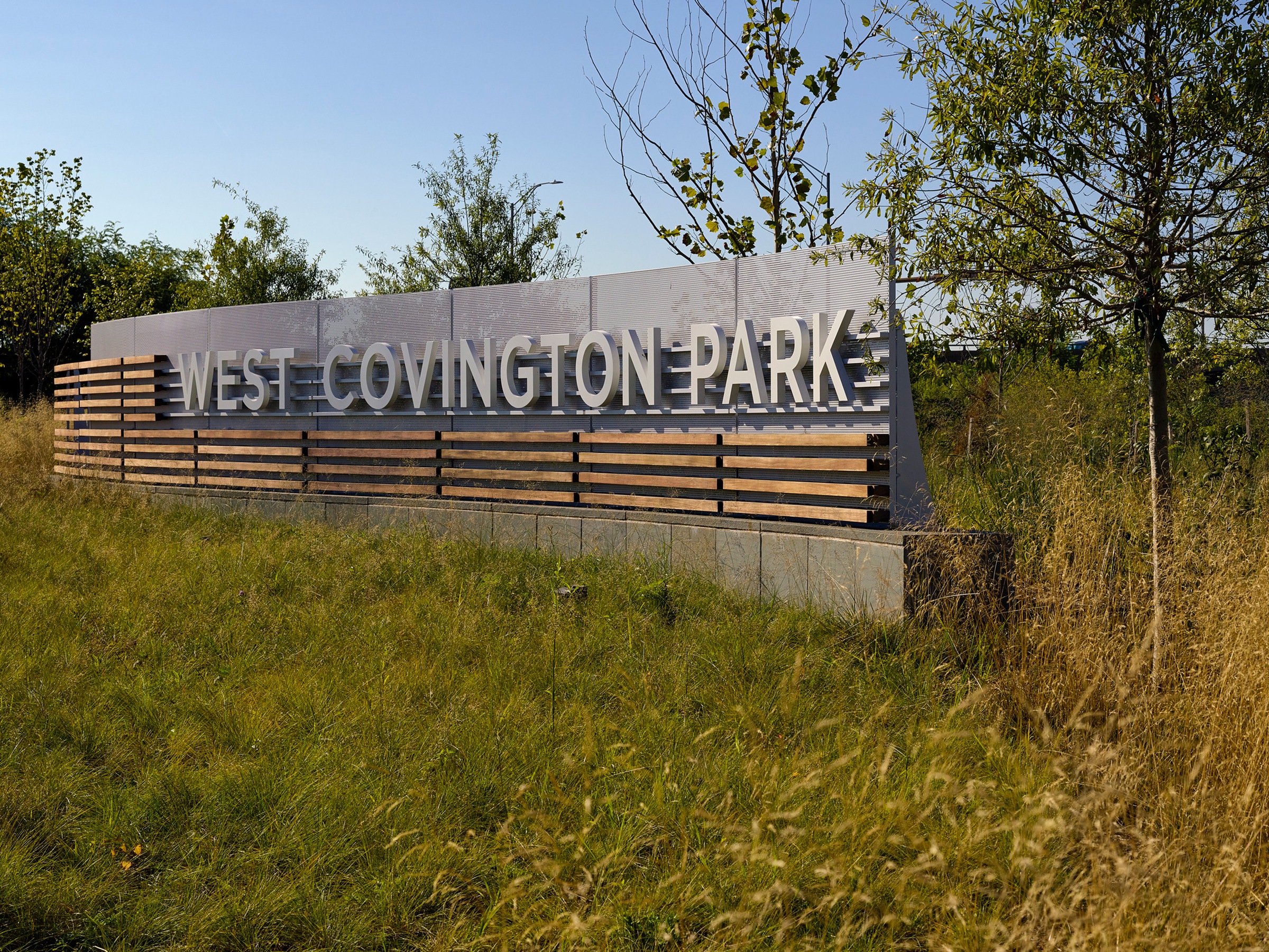 Entrance sign to the National Aquarium West Covington Park
