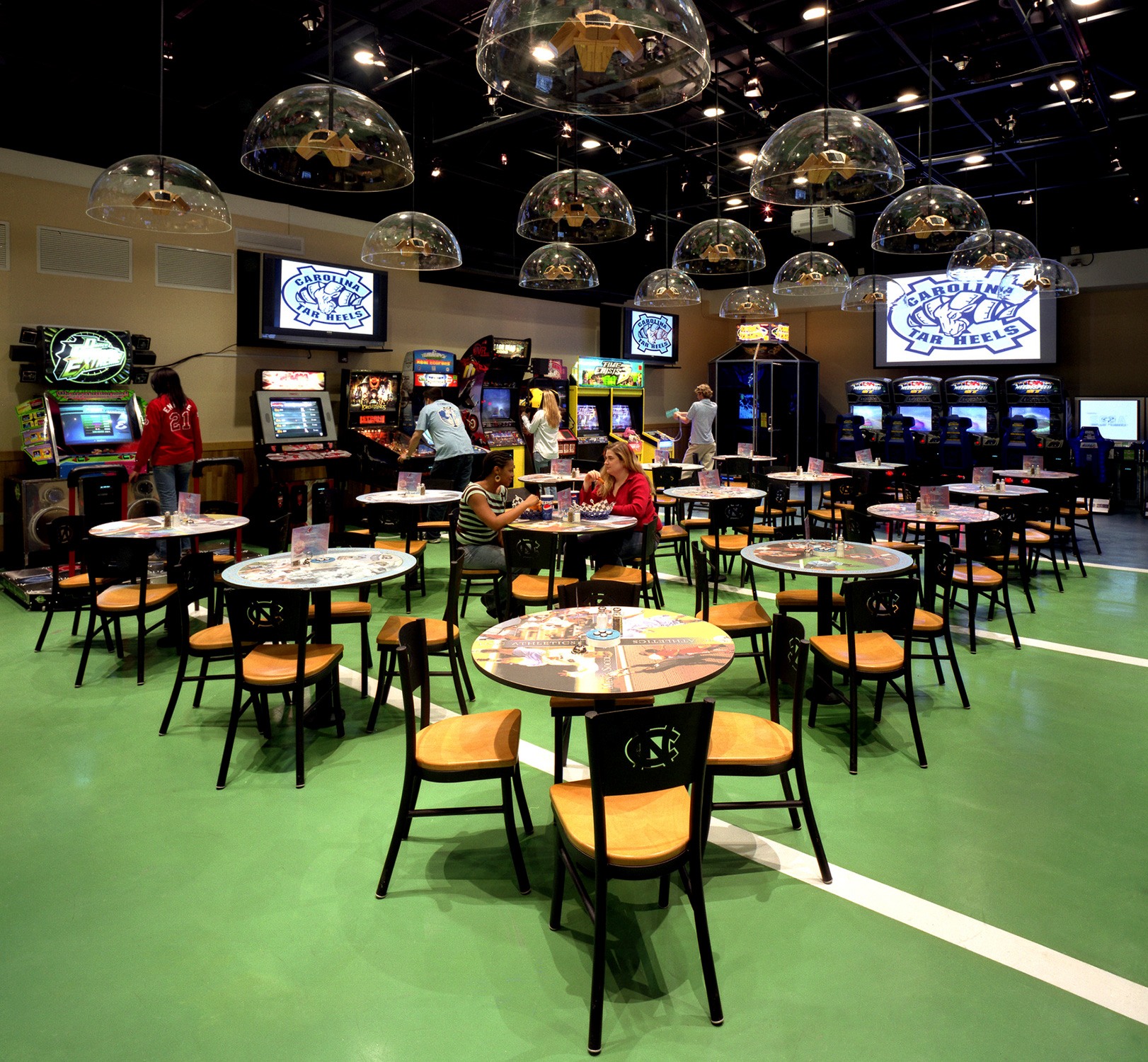 Interior view of the sports grille in Rams Head Center at the University of North Carolina at Chapel...