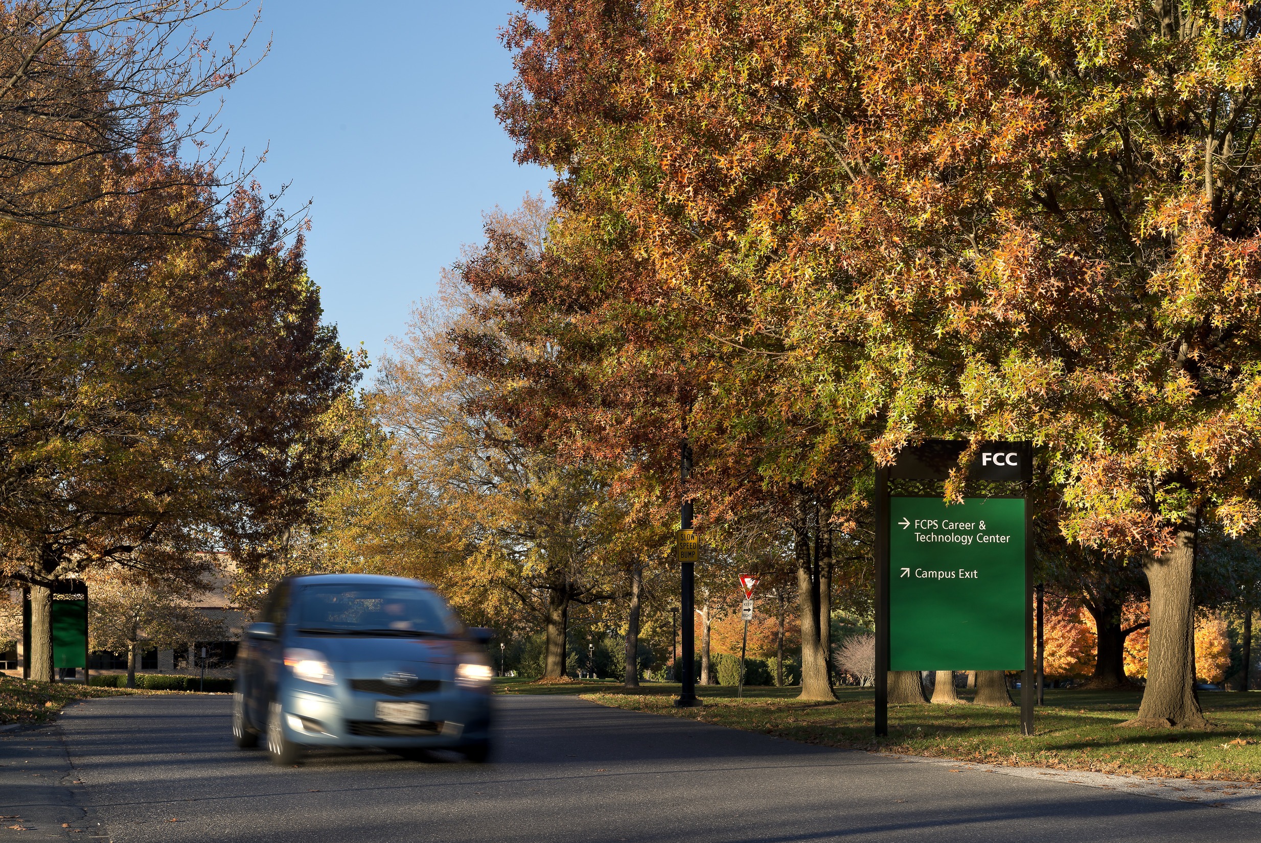 Vehicular directional sign - Frederick Community College