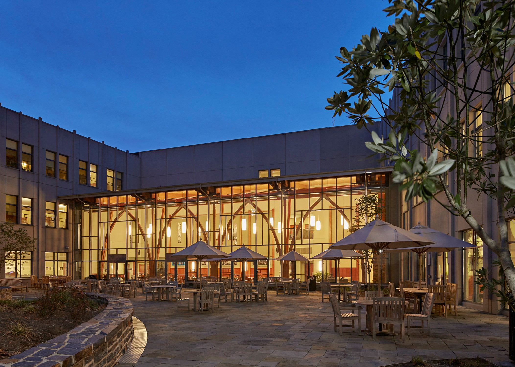 Courtyard at dusk in Duke University’s School of Nursing