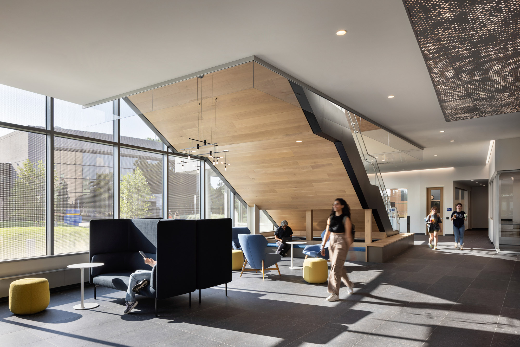 Hofstra Science And Innovation Center Lobby