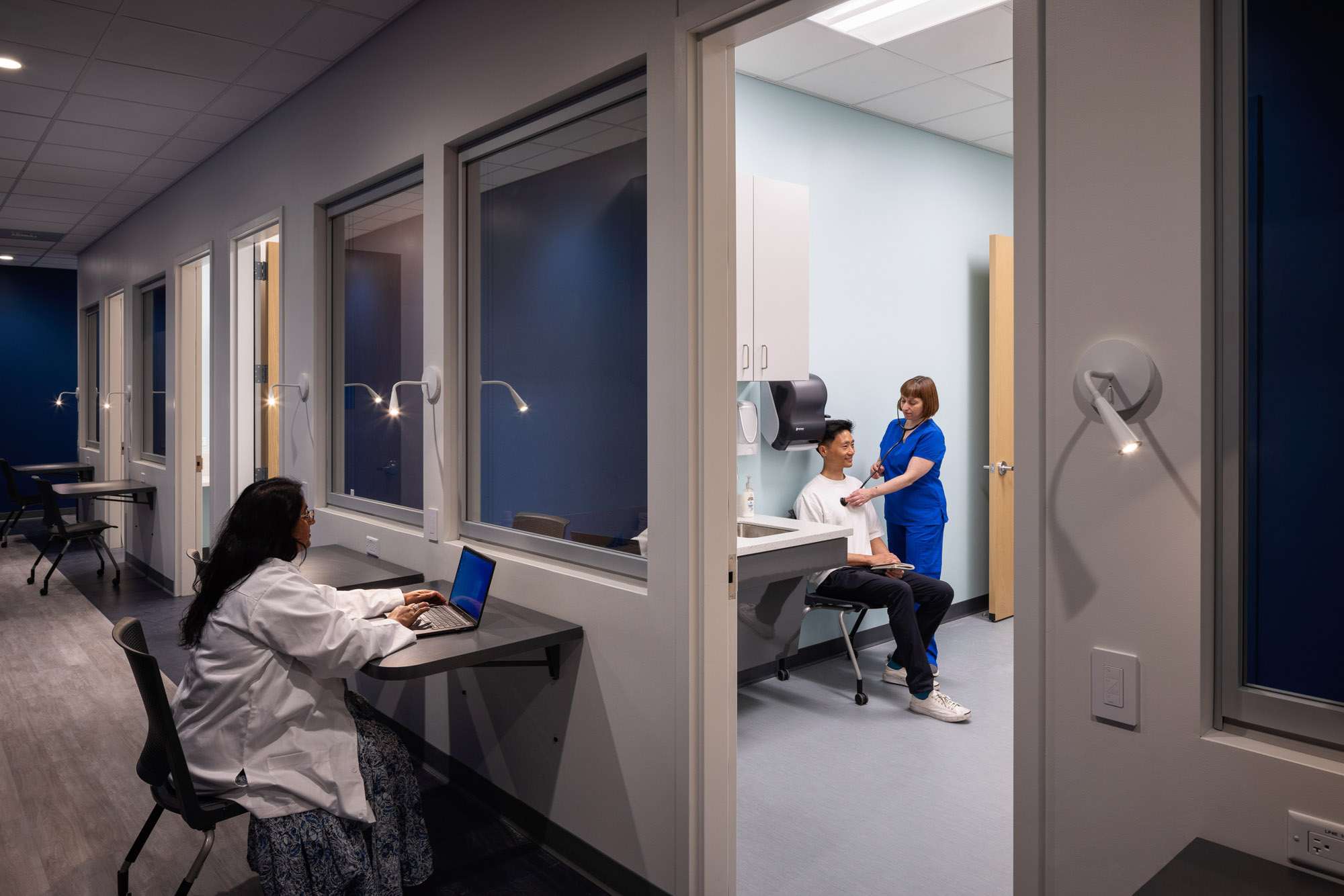 A Hofstra University simulation suite with an observation area