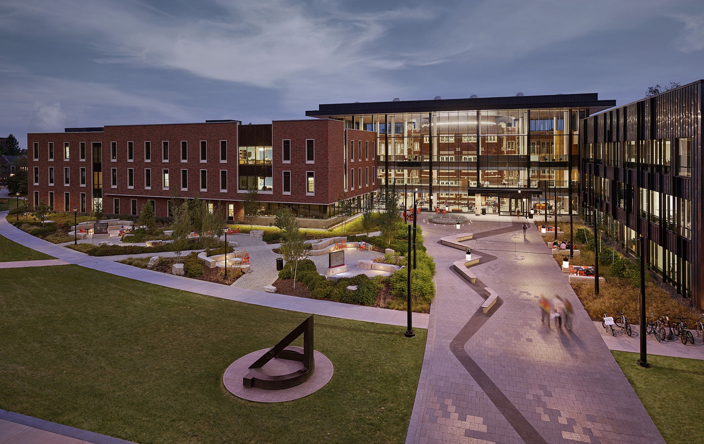 Grinnell College Plaza And Outdoor Learning Spaces Overview Of Plaza With Building In The Background
