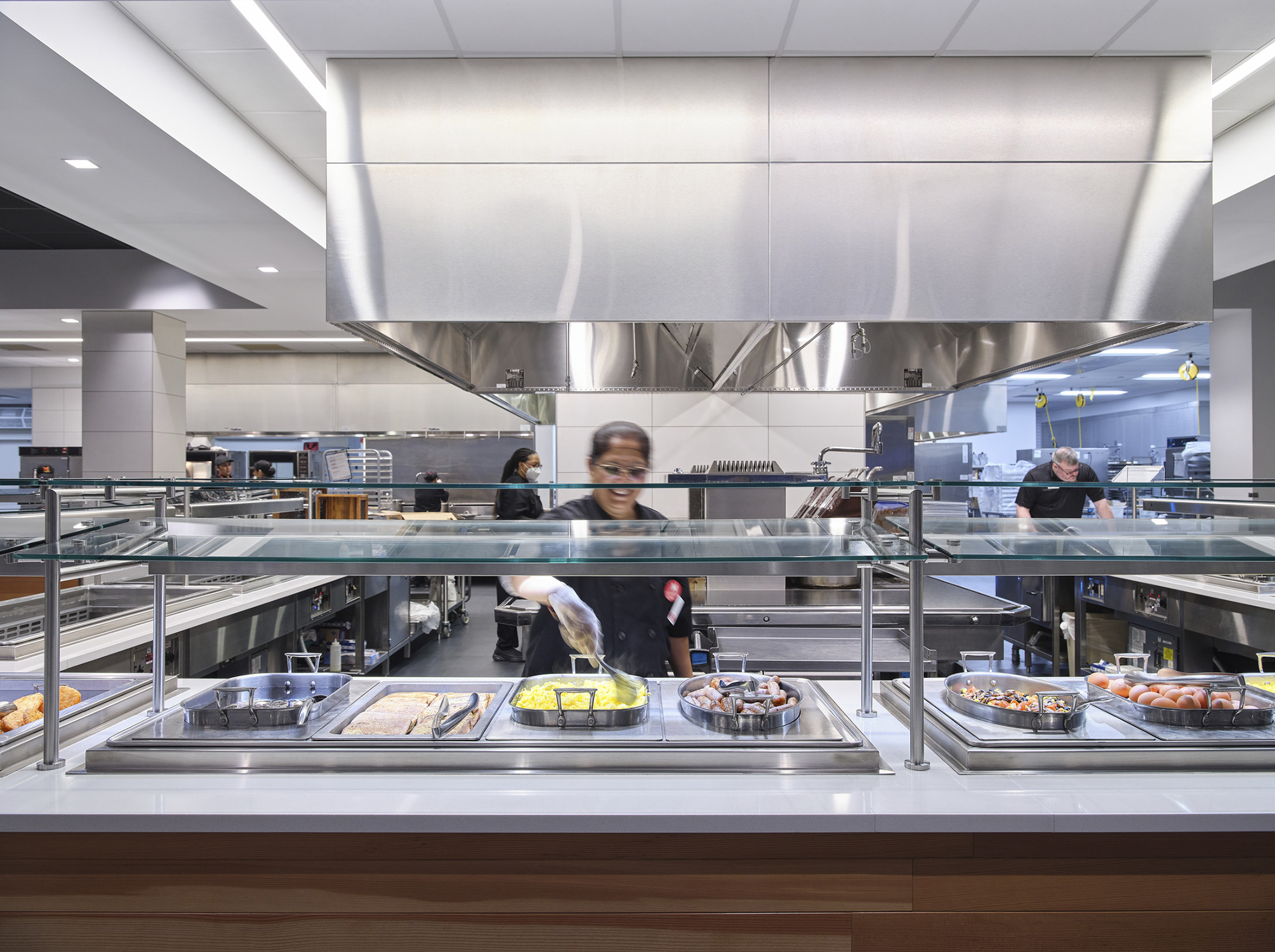 A large emphasis of the Yahentamitsi Dining Hall is food on display.