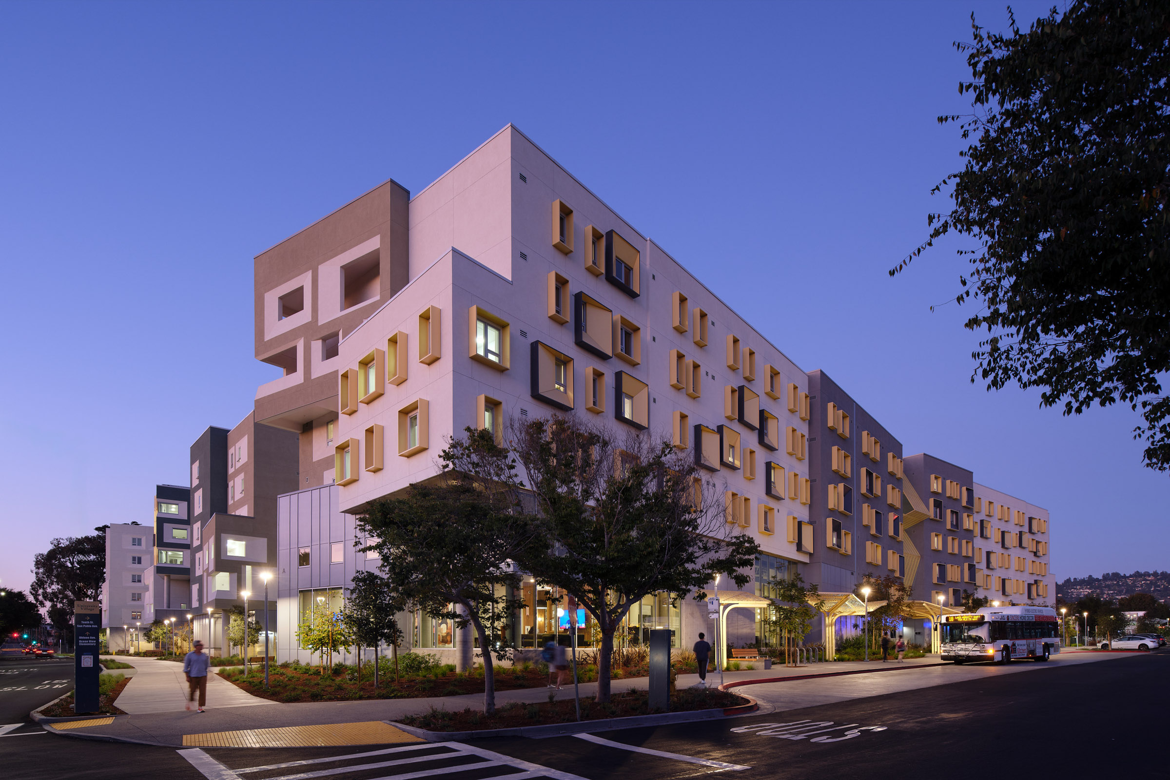 UC Berkeley xucyun ruwway at dusk
