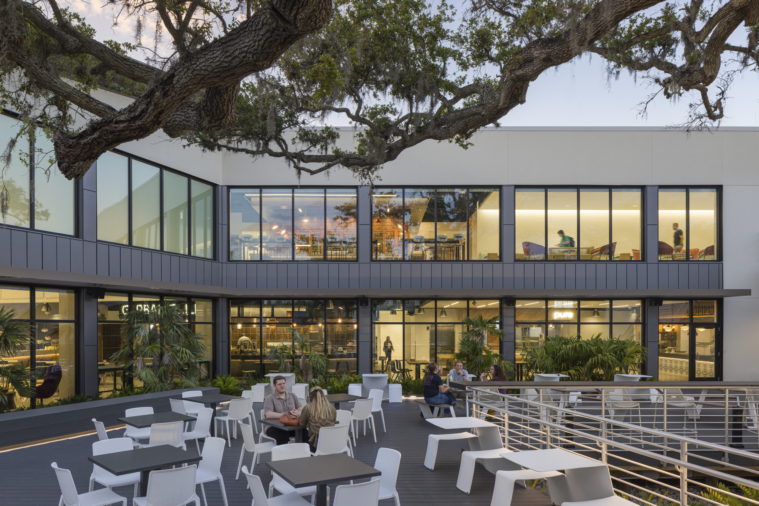 The outdoor patio of Ringling College's Cunniffe Commons incorporates mature trees and landscapes.